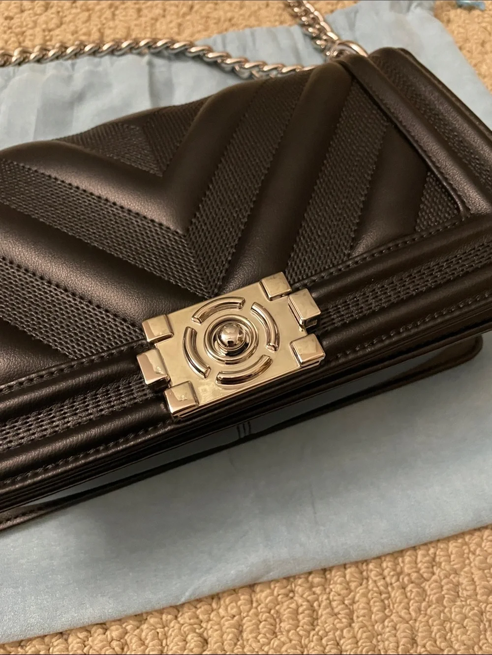 Tiffany & Fred Black Chevron Leather Crossbody with Silver Chain - Picture 4 of 14